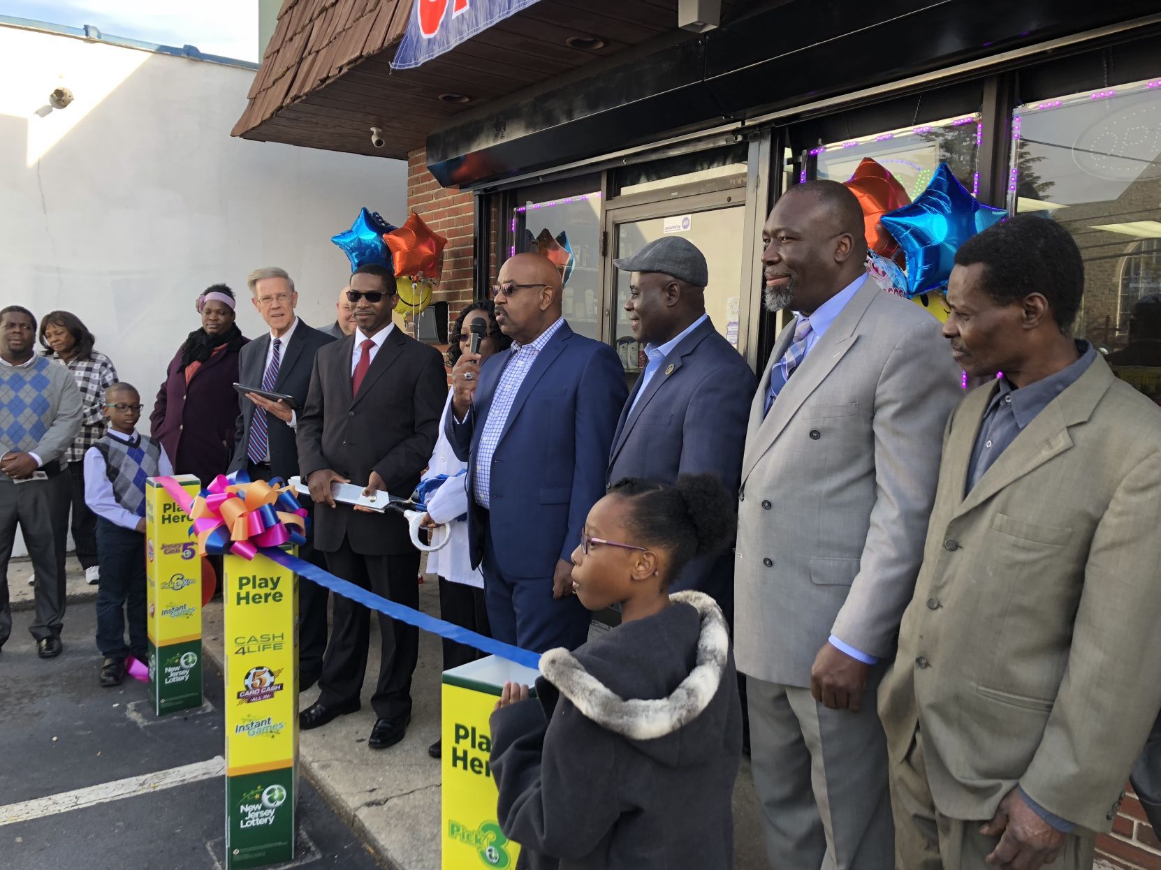 121017_hom_Ribbon cutting2